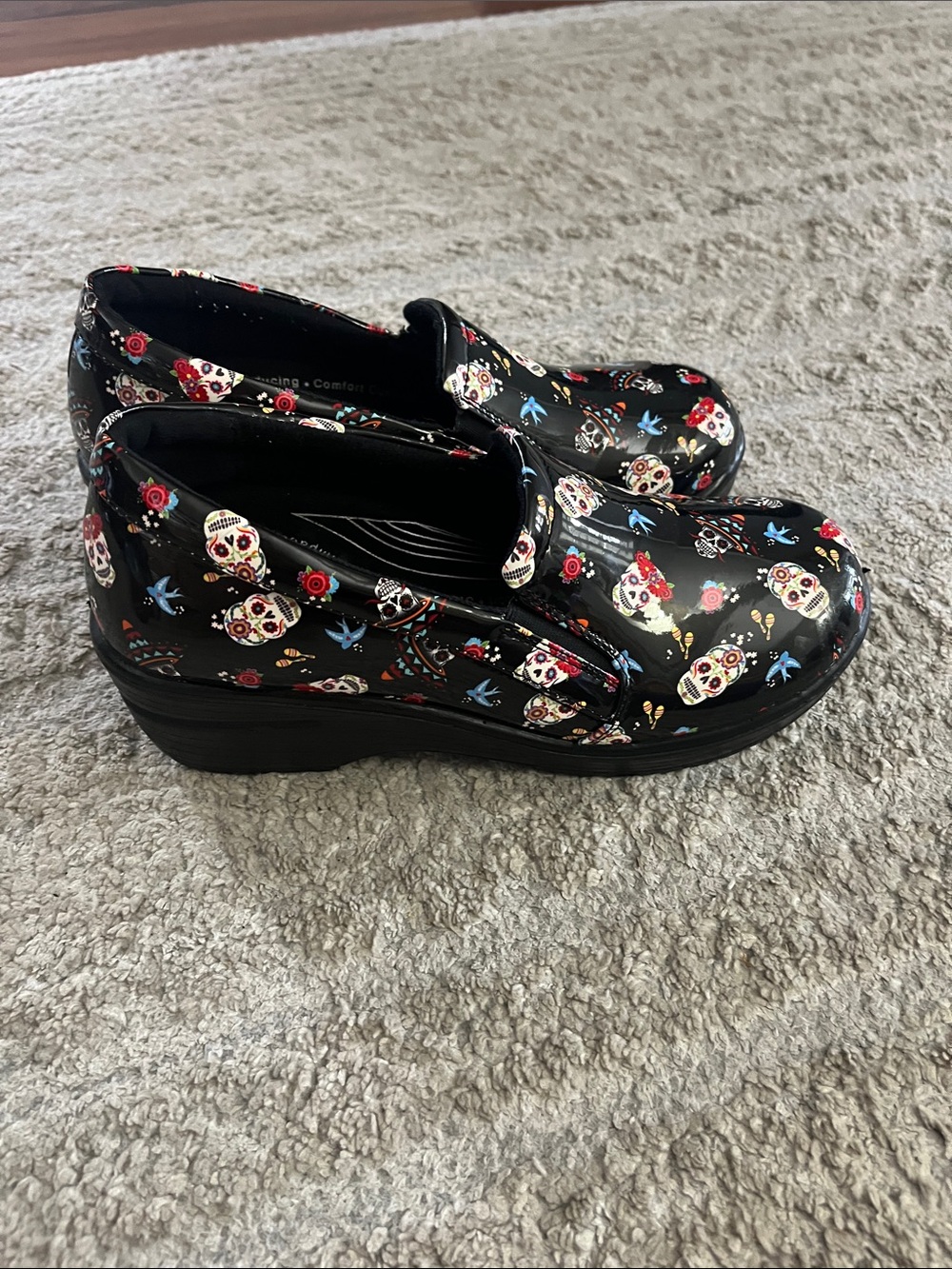 EasyWorks Black Slip-On Happy Skulls Day of the Dead Professional Clog 7.5W - Picture 4 of 11